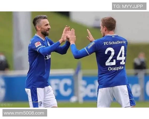 周六035德甲莱比锡红牛VS法兰克福:冬夜赛道上的欧冠资格博弈 周六035德甲莱比锡红牛VS法兰克福:冬夜赛道上的欧冠资格博弈